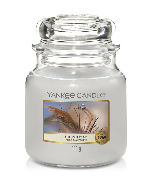 Vonná svíčka Yankee Candle střední Autumn pearl