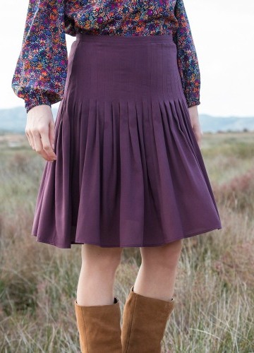 Jednofarebná rozšírená sukňa