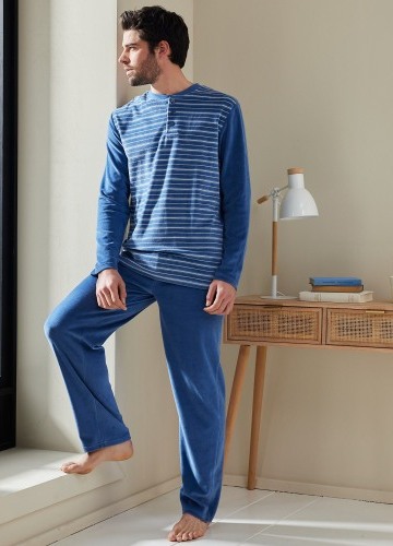 Velurové pruhované pyžamo s barvenými vlákny