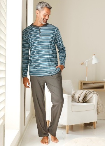 Pruhované pyžamo s nohavicami a tuniským výstrihom