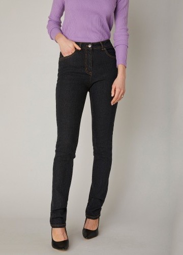 Strečové rovné džíny, malá výška postavy