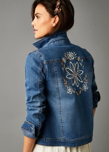 Džínsová bunda s kvetinovou výšivkou