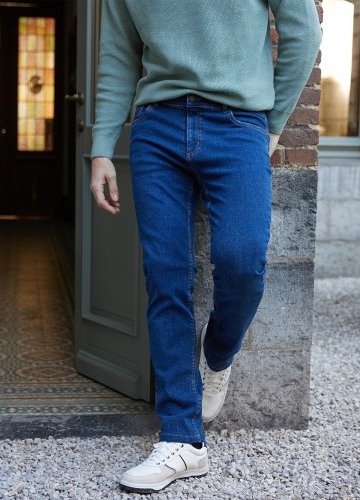 Rovné džíny s 5 kapsami, vnitřní délka nohavic 82 cm