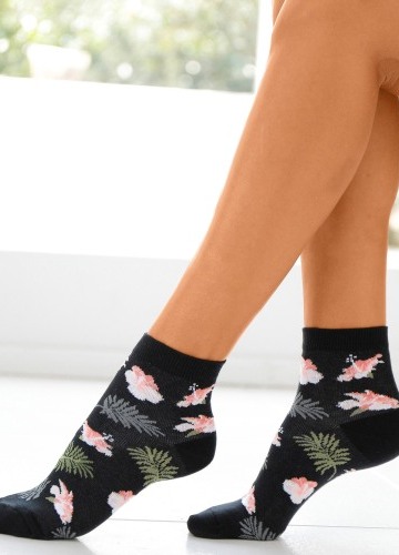 Súprava 4 párov nízkych ponožiek so zladeným tropickým motívom