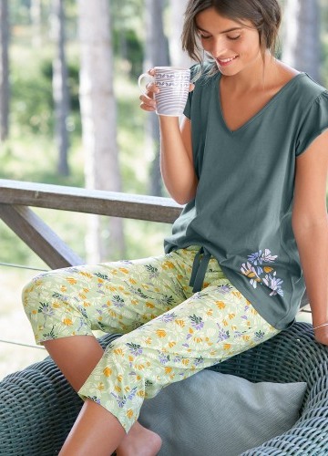 Pyžamové tričko s krátkymi rukávmi a stredovou potlačou "okvetných lístkov"