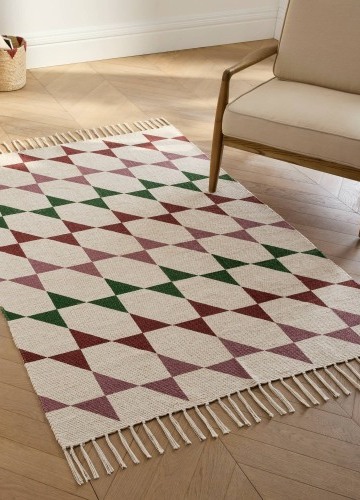 Texturovaný koberec s geometrickým vzorom