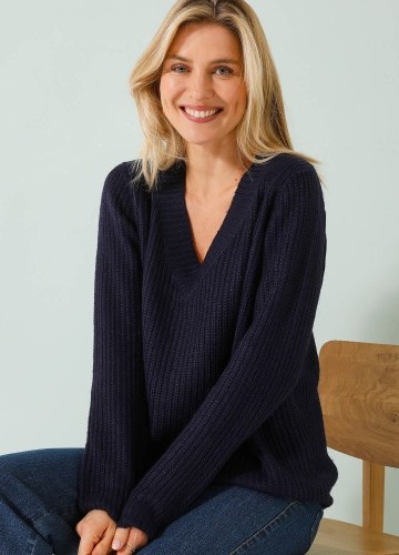 Volný pulovr s výstřihem  V