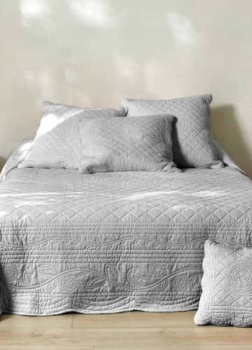 Jednofarebná prikrývka na posteľ Cassandre