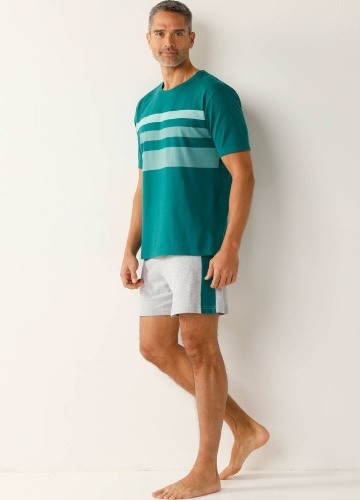 Pyžamo se šortkami a středovými pruhy