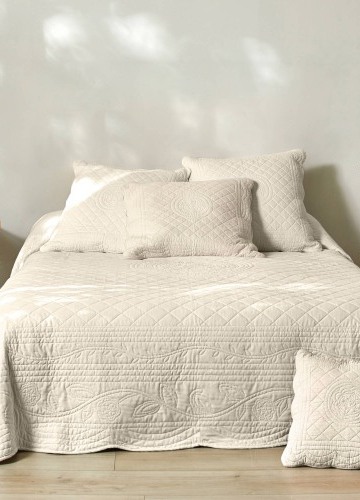 Jednofarebná prikrývka na posteľ Cassandre