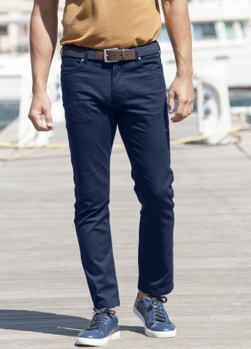 Nohavice s 5 vreckami a pružným pásom na bokoch, vnútorná dĺžka nohavíc 72 cm