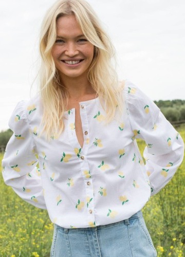 Blúzka s potlačou citrónov a okrúhlym výstrihom