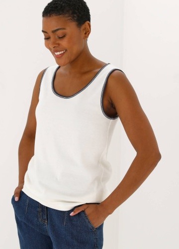 Top so širokými ramienkami a kontrastným lemom