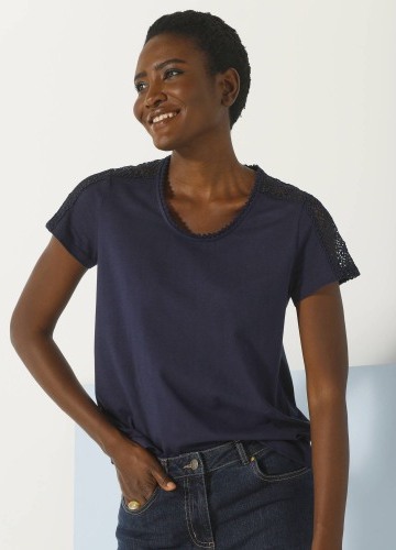 Tričko s kulatým výstřihem a krajkou