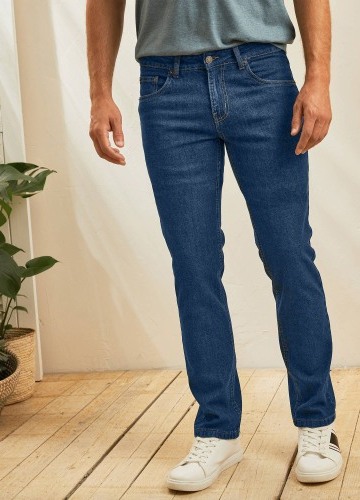 Rovné strečové džínsy zaoblené pod bruchom a vnútornou dĺžkou 72 cm