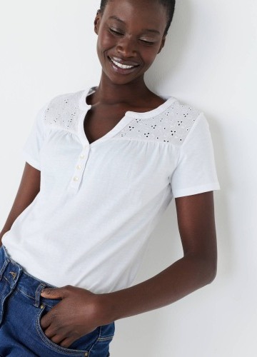 Tričko s výstřihem na knoflíčky, krátkými rukávy a madeirou