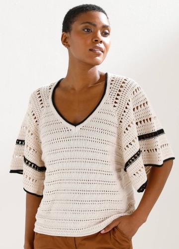 Ažúrový pulóver s motýlími rukávmi z úpletu