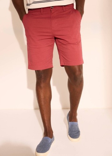 Jednobarevné chino bermudy speciálně pro větší bříško
