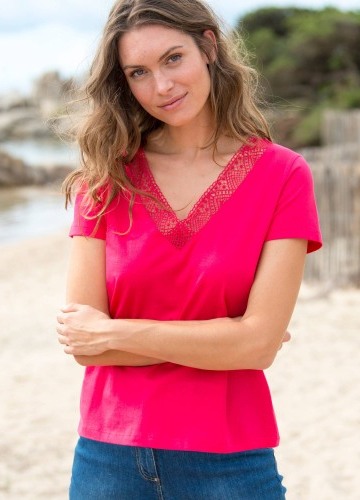 Tričko s výstřihem do V a krajkou