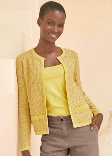 Krátky kardigan s plastickým vzorom