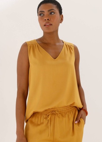 Jednofarebný top s výstrihom do V