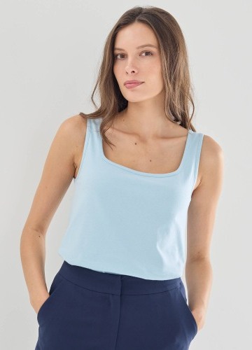 Top se čtvercovým výstřihem a úzkými ramínky