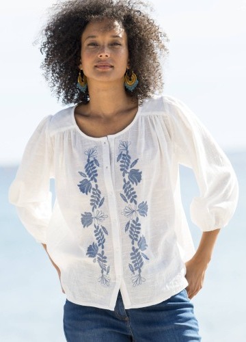 Halenka s výšivkou a 3/4 nabíranými rukávy