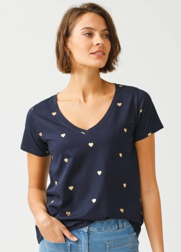 Tričko s výstřihem do V, krátkými rukávy, celopotisk srdíčka
