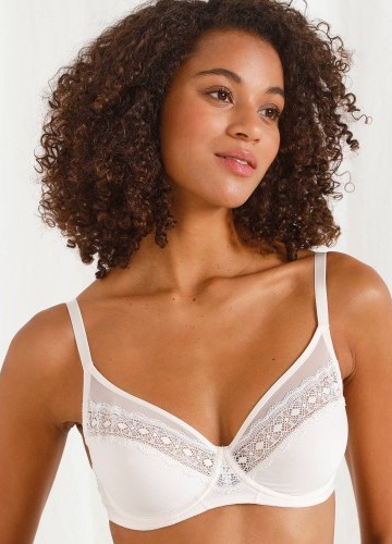 Podprsenka z recyklované krajky, s kosticemi