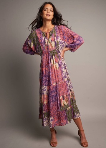 Kreponové midi šaty s 3/4 rukávy a potiskem