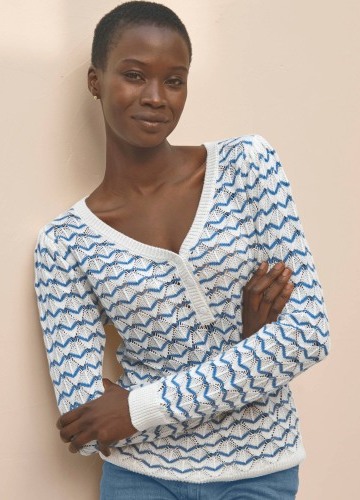 Pulóver s ažúrovým vzorom a prúžkami