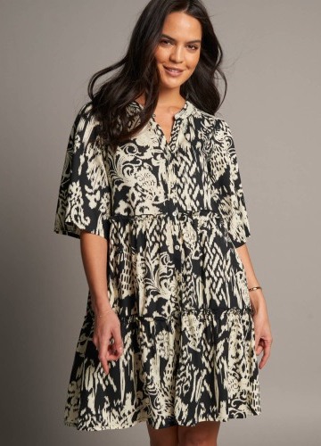 Rozšířené volánové šaty s etno potiskem