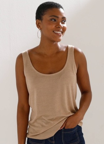 Top s prímesou ľanu a širokými ramienkami