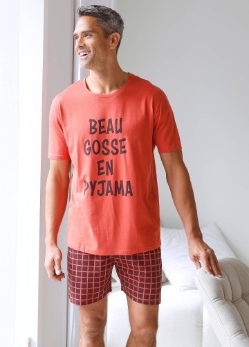 Pyžamo s kostkovanými šortkami a potiskem