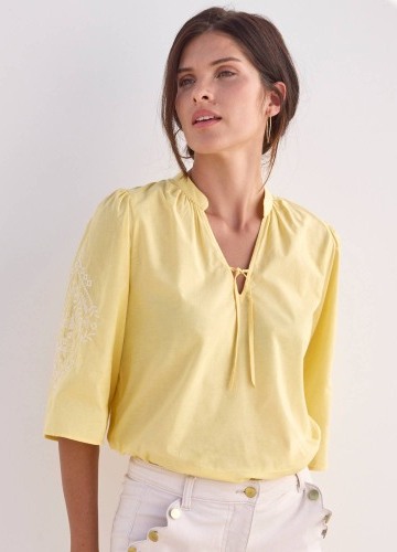 Blúzka s výšivkou a 3/4_x000D_
naberanými rukávmi