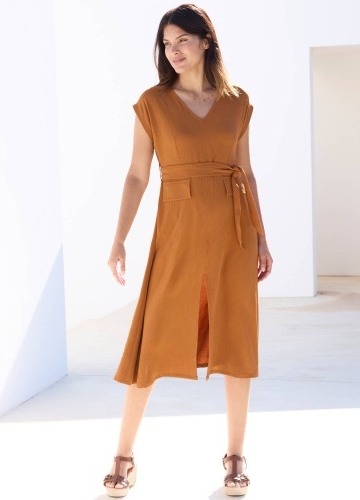 Krepové midi šaty s opaskom a rozparkom