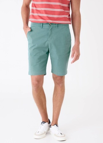Jednobarevné chino bermudy speciálně pro větší bříško