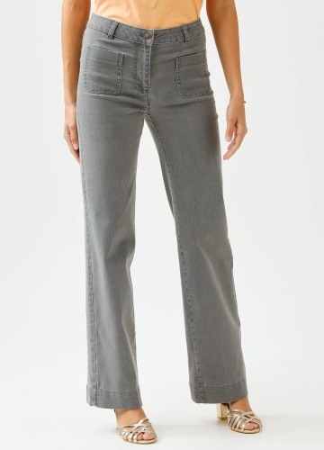 Široké džíny pro nižší postavu s vysokým pasem