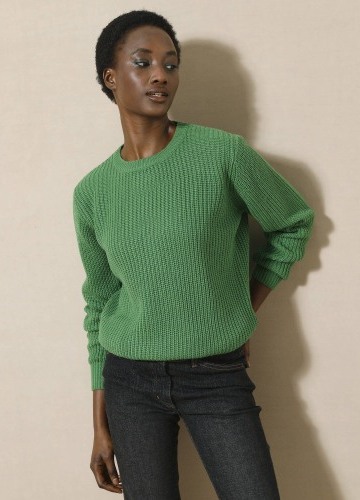 Pulóver s okrúhlym výstrihom a hladkým vzorom