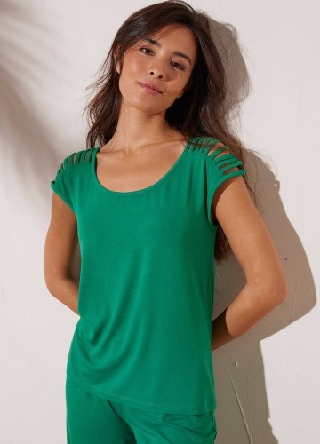 Jednobarevné tričko s ozdobnými šňůrkami na ramenou