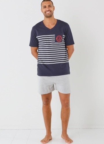 Pyžamo se šortkami a potiskem pruhů