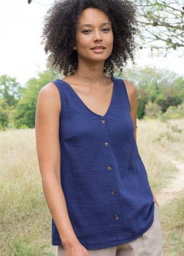 Mušelínový top s ozdobnými gombíkmi