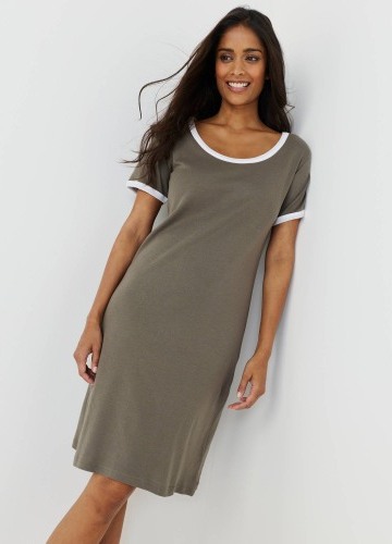 Jednobarevné krátké žerzejové šaty