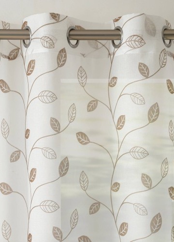 Voálová záclona s motivem listů a zakončením očky