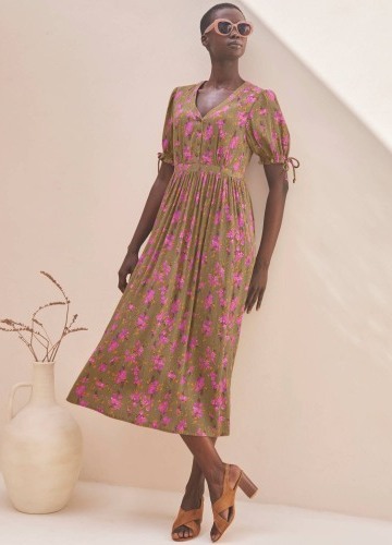 Midi šaty s krátkymi rukávmi a potlačou