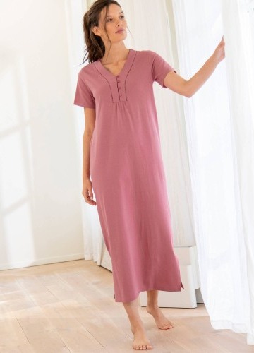 Dlouhá noční košile s výstřihem na knoflíčky