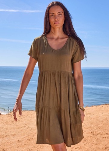 Kreponové krátké jednobarevné šaty s výstřihem do V