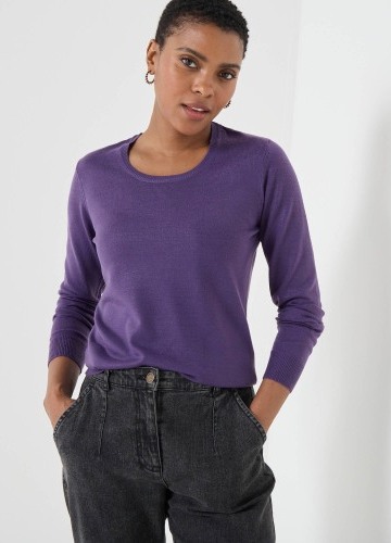 Jednobarevný pulovr s kulatým výstřihem