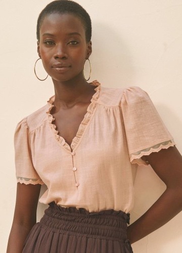 Blúzka s volánikmi a krátkymi rukávmi