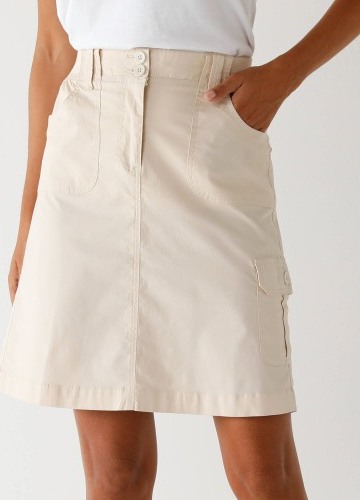 Krátká sukně s kapsami